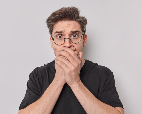 Mann hat eine Dentalphobie